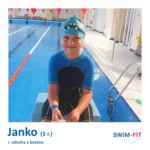 Janko s diplomom za prekonanie strachu z vody a skvelú odvahu počas plaveckého výcviku.
