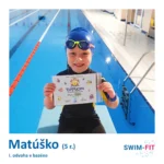 Malý plavec Matúško s diplomom za veľkú odvahu a pokroky vo vode v SWIM-FIT Bardejov.