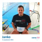 Absolvent Janko s diplomom za vynikajúci vytrvalostný výkon 200 metrov v kurze plávania pre dospelých.