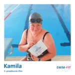Absolventka Kamila s diplomom za úspešné odplávanie 25 metrov v plaveckom kurze pre dospelých v Bardejove.